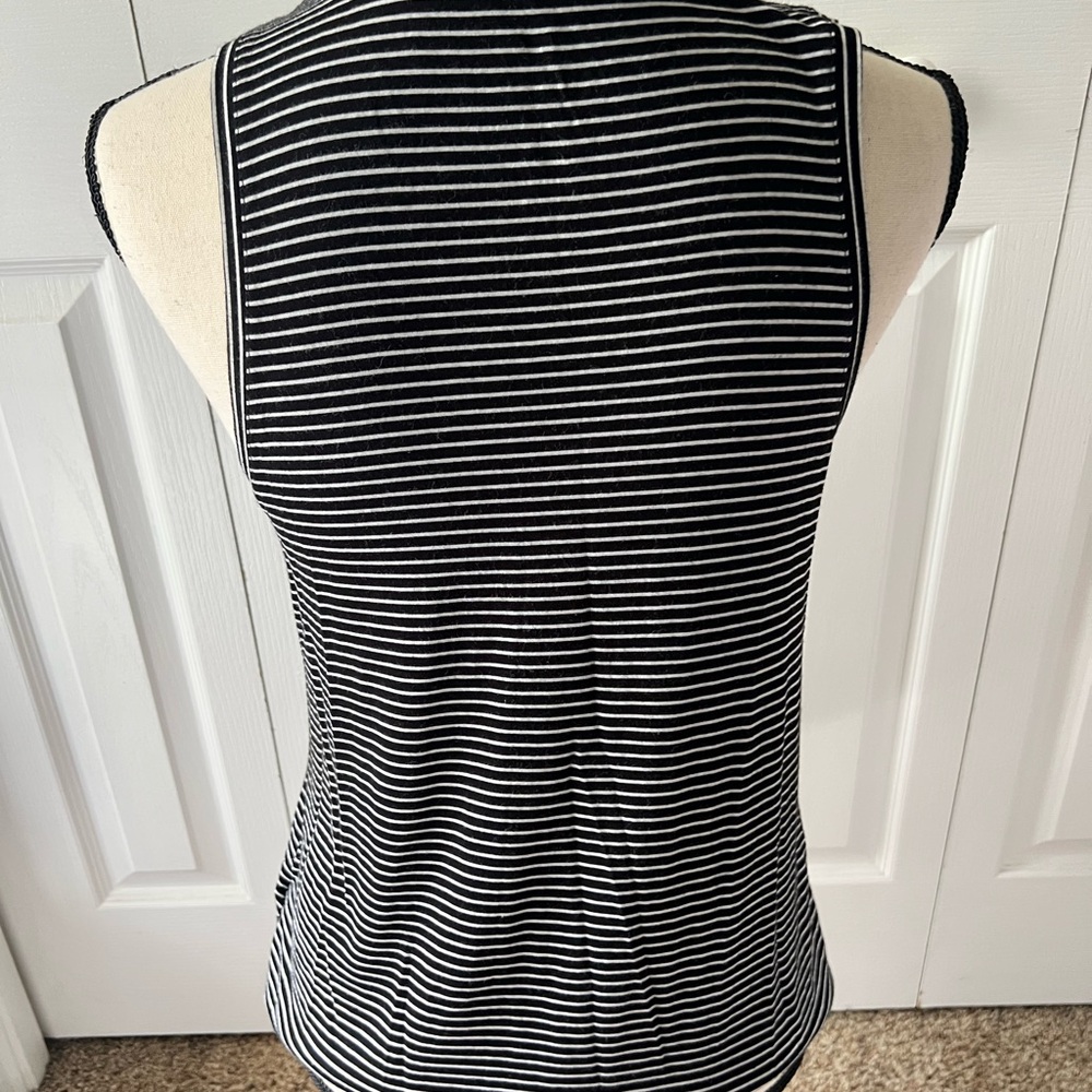 American Eagle Striped Black and White Floral Embroidered Women's Top Sz Small - Picture 6 of 9